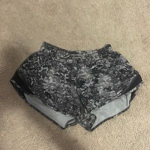 Lululemon Hotty Hot Shorts 2.5 Inches